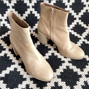 DKNY ankle boots, genuine leather.